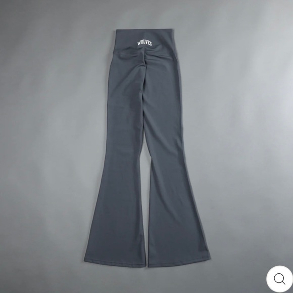 DUAL GEORGIA" ENERGY FLARE
LEGGINGS IN WOLF GRAY - Picture 7 of 12